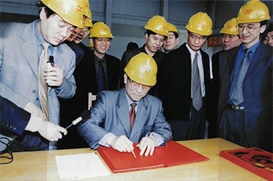 2002年4月3日，時任浙江省省長柴松岳視察景興工業(yè)園