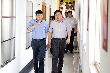 2012年7月5日，時任嘉興市委書記李衛(wèi)寧一行調研公司黨建工作