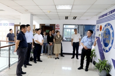 2020年7月29日，時任浙江省政協(xié)常委、社法委副主任、省總工會副主席、一級巡視員董建偉蒞臨景興紙業(yè)調(diào)研新時代工匠培育工作